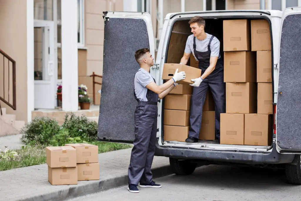 Movers and Packers pickup truck rental in Dubai